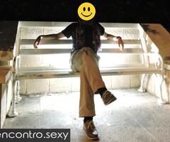 Casal de namorados procura amiga