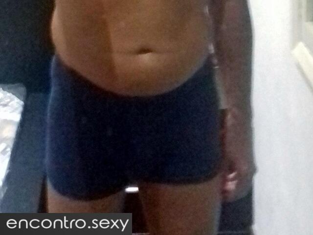 Homem limpinho e depilado discreto procura mulher jovem para encontros