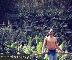 Procuro divertir-me solteiro