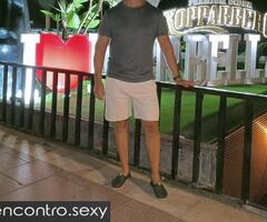 Homem disponível para aventuras