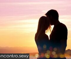 Casal procura mulher