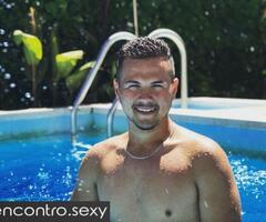 Homem procura mulher para relação casual com amizade