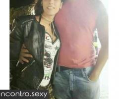 Casal procura mulher pra amizade colorida