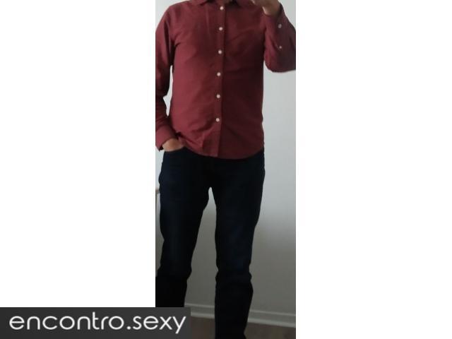 Homem procura aventura com trans