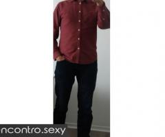 Homem procura aventura com trans