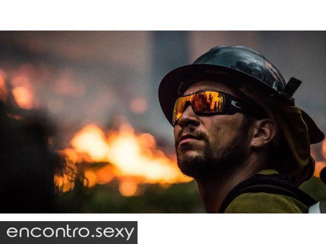 Sou o homem que realiza os teus fetiches