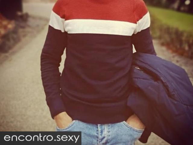 Gay versátil recebe homens