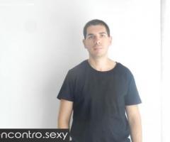 Há procura da mulher especial.