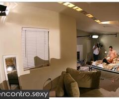 Recrutamento de homens e mulheres de 18 a 56 anos para um filme pornô