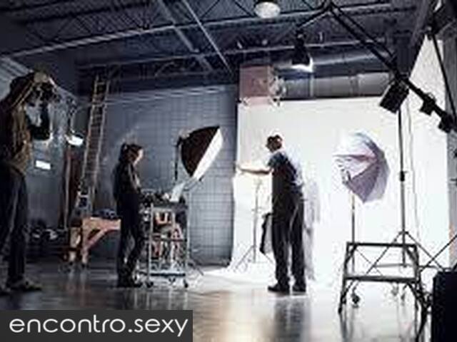 Procuro modelos/atrizes fotográficas entre 18 e 40 anos