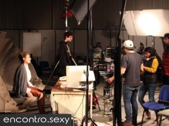 Contratación de hombres y mujeres para rodajes porno,